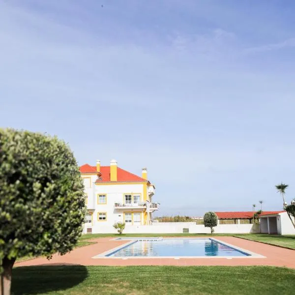 Casa da Maria Baleal com Piscina, Ténis e 5min da Praia, hotel in Ferrel