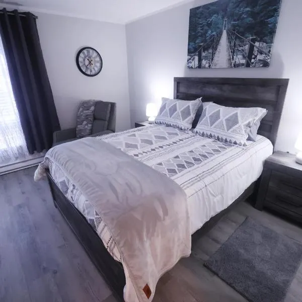 Newly renovated suite, hotel di Elliot Lake