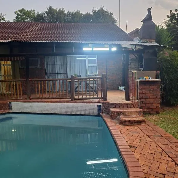 SMAPERS GUESTHOUSE, hotel in Brits