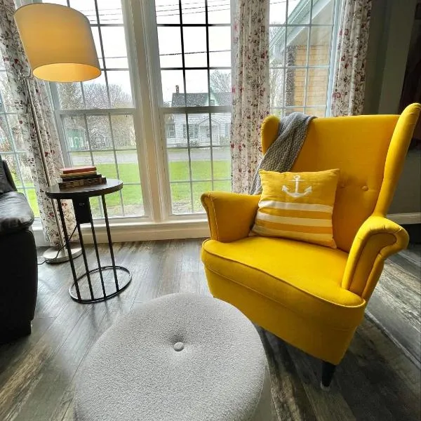Picton Retreat - Cozy, Stylish and Walk to Downtown，皮克頓的飯店