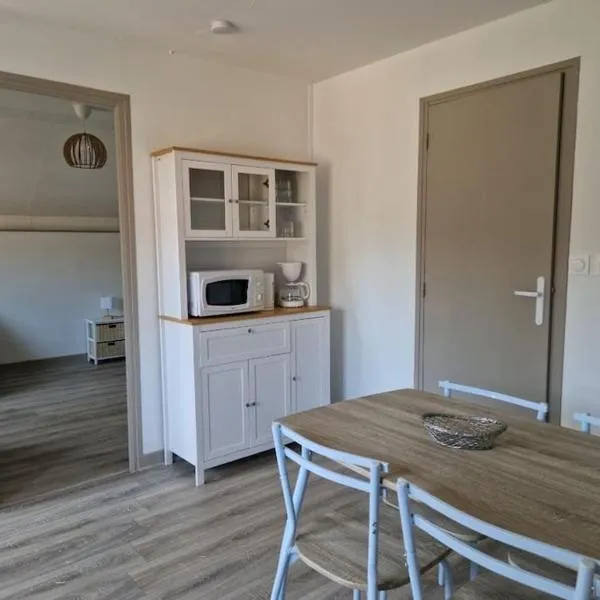 Appartement au milieu des vignes, hotel v destinaci Thésée