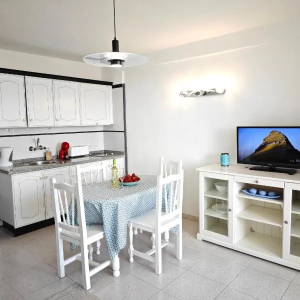 Blanco&Azul - comfortable ocean view apartment, hotel in Playa Fañabe
