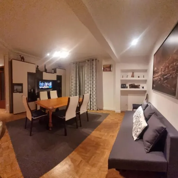 APPARTEMENT 2 CHAMBRE A 10 MINUTE DU CENTRE DE PARIS, hotel a Clichy