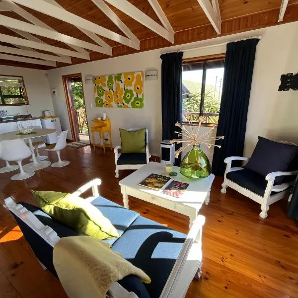 Sunny studio in the sky，位于滨海布伦顿的酒店