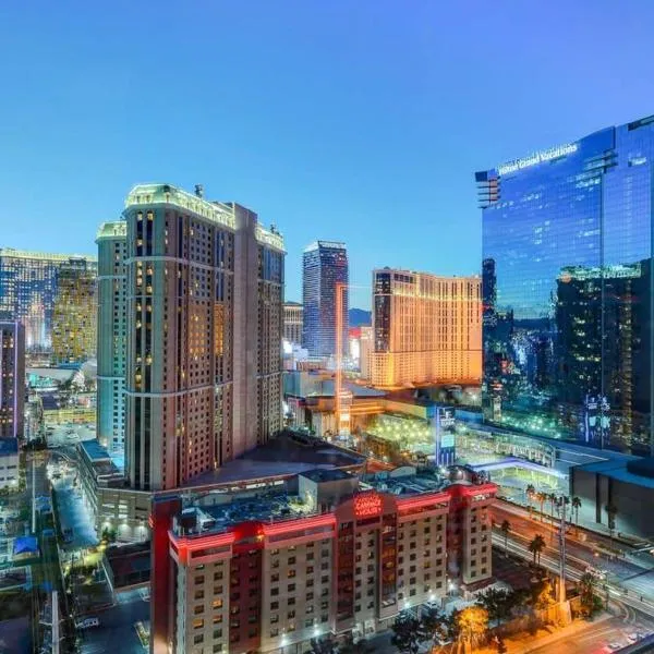 Signature 2Br3Ba F1 View Balcony Ste 21-701 and 03, hotel in Las Vegas