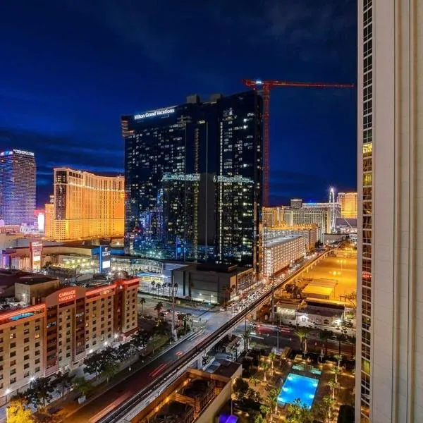 Signature 2br3ba balcony combo units 18-701 and 03, hotel en Las Vegas
