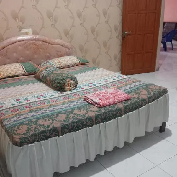 Wisma Sederhana, отель в городе Mamuju