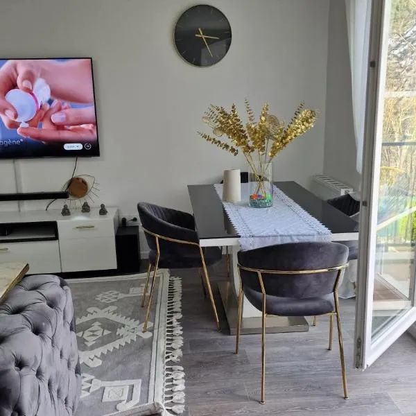 Résidence belle air, hotel v destinaci Porcheville