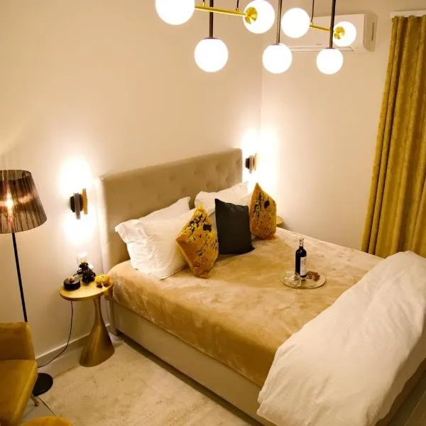 Suites Rania、Áyios Yeóryiosのホテル