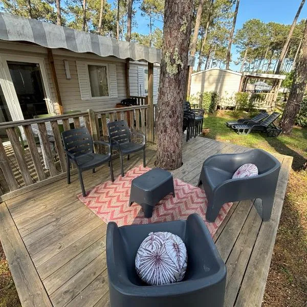 Mobilhome tout confort - Les dunes de Contis, hotel in Saint-Julien-en-Born