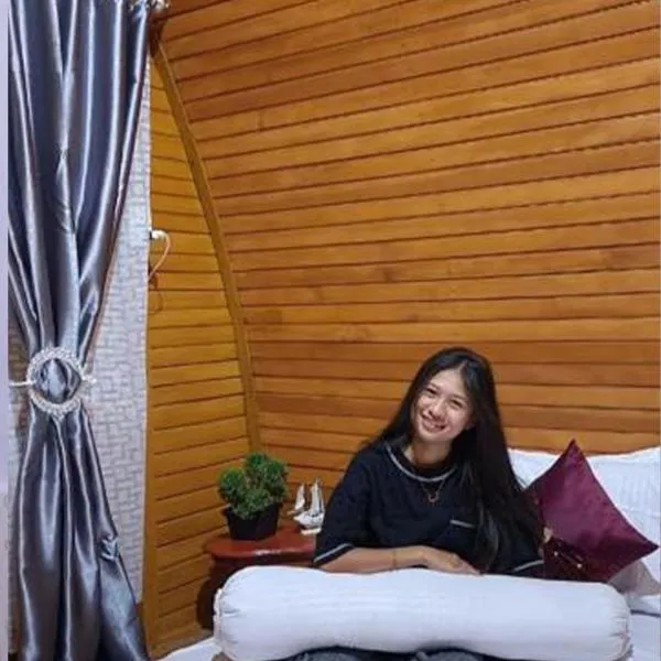 Pondok Wisata Hiu Paus Botubarani gorontalo, hotel ve městě Gorontalo