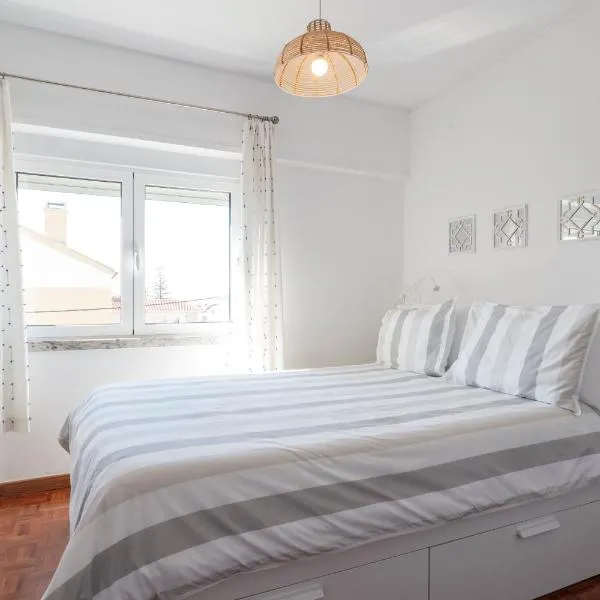 Beach House Cascais Close to Lisbon & Sintra, hotel i Estoril