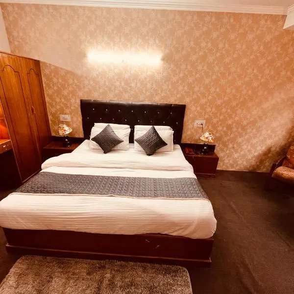 ํ๋ฆฌ๋ค๋ฐ๋์ ์์นํ ํธํ
Koyal Resort