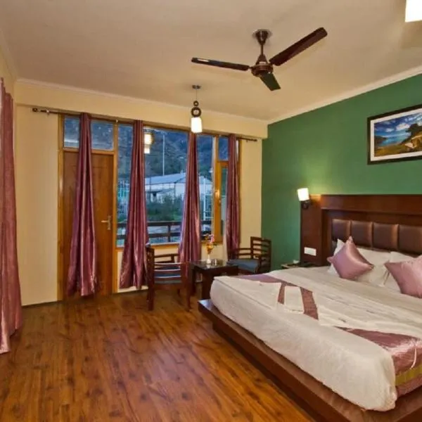 Hotel Tribhuvan Ranikhet Near Mall Road - Mountain View -Parking Facilities - Excellent Customer Service Awarded - Best Seller, hotel u gradu Ranikhet