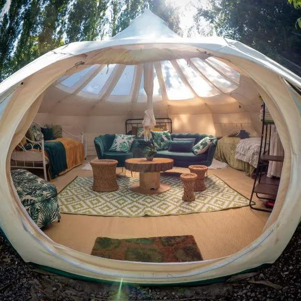Stargazer Glamping UK Andromeda 6 People, hotel v destinaci Ross-on-Wye