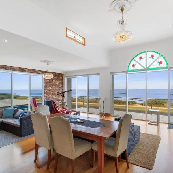 Absolute Bay Frontage with Open Fire and Spa Bath, hotel in Portarlington