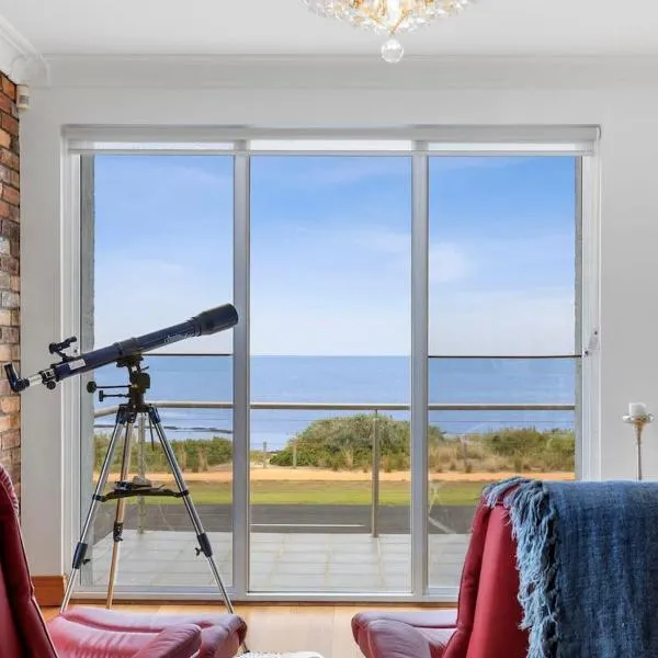 Absolute Bay Frontage with Open Fire and Spa Bath, ξενοδοχείο σε Portarlington