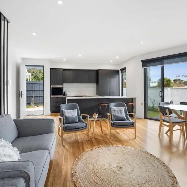 Spacious Coastal Living Central Torquay, hotel en Torquay