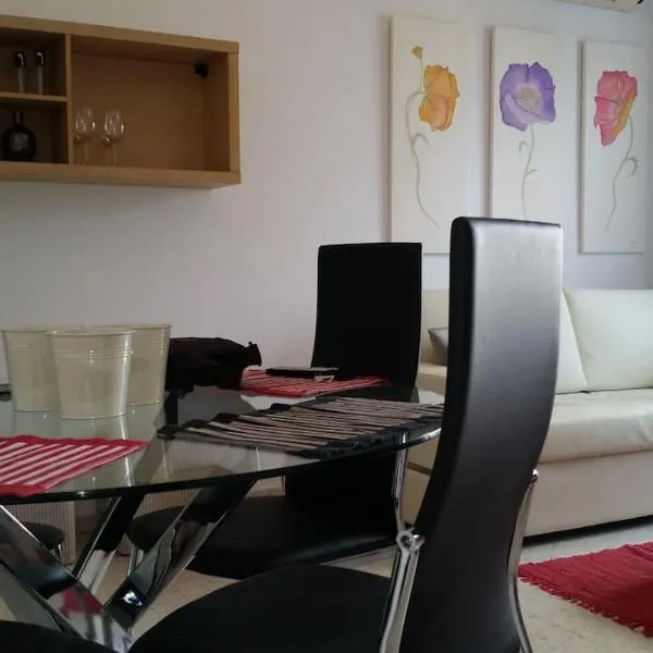 Paphos Gardens 206, hotel in Paphos City