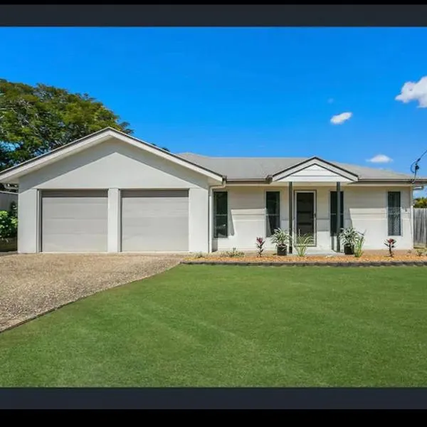 Four bedroom large family home close to Ipswich city, hotel in Ipswich