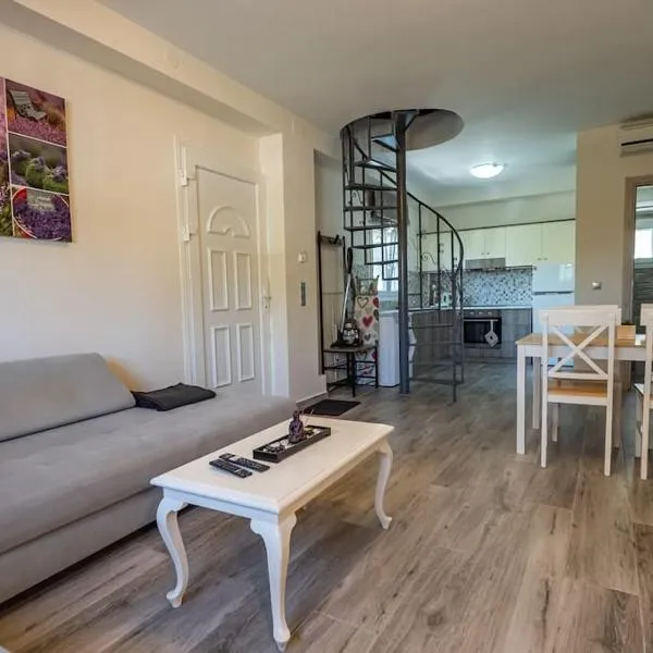 Twin Maisonette By The Sea #Χ001 Feel Greek, hotel in Nea Irakleia