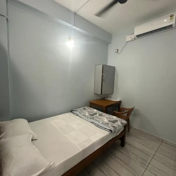 Thaliath Inn Varapuzha, hotel u gradu Ernakulam