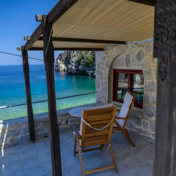 'Panorama' Stone House On The Beach、Khalíkiaのホテル