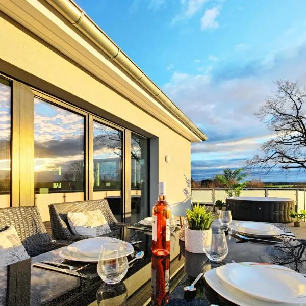 Penthouse mit Outdoor-Sauna & Pool: Burgwedel şehrinde bir otel