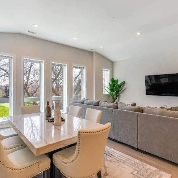 7 Mi to Downtown Luxe Chicago Condo, hotel en Chicago