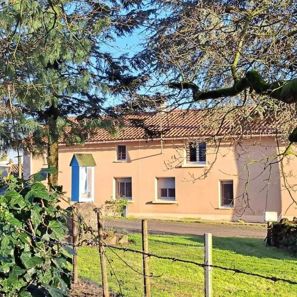 Le P'tit Gîte d'Isa, 15 km du Puy du Fou, hotel in Mauléon