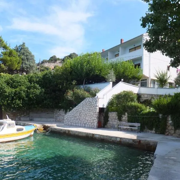 Apartments Justić, hotel en Supetarska Draga