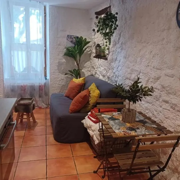 Studio Le clos des vins d'Anges: Saint-Pierre-des-Champs şehrinde bir otel