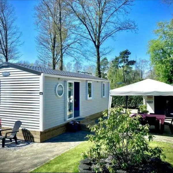 Camping de Pallegarste Villa 141, hotelli kohteessa Westerhaar-Vriezenveensewijk