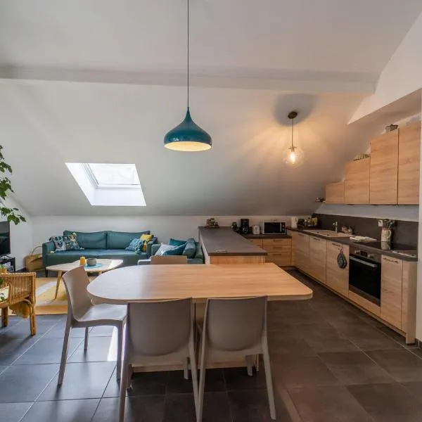 La Champanaise - 2 bedroom apartment 300m from Lake Annecy, hotel v destinaci Duingt