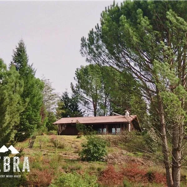 Zebra Country Wood House, hotel in Arcos de Valdevez