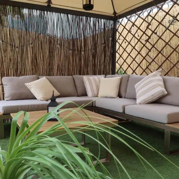 Spacious apartment with large garden in Palm Mar, viešbutis mieste El Palmaras