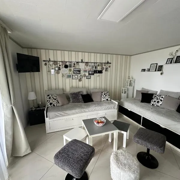 Romantisches Studio inmitten von Weinbergen, hotel v destinaci Uhwiesen