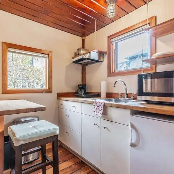 Charming two-level retreat in Capitol Hill - Foxglove Inn、シアトルのホテル