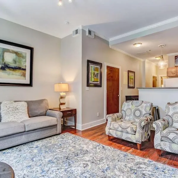 E Bay St Loft by City Market and River Street, hotel v destinaci Savannah