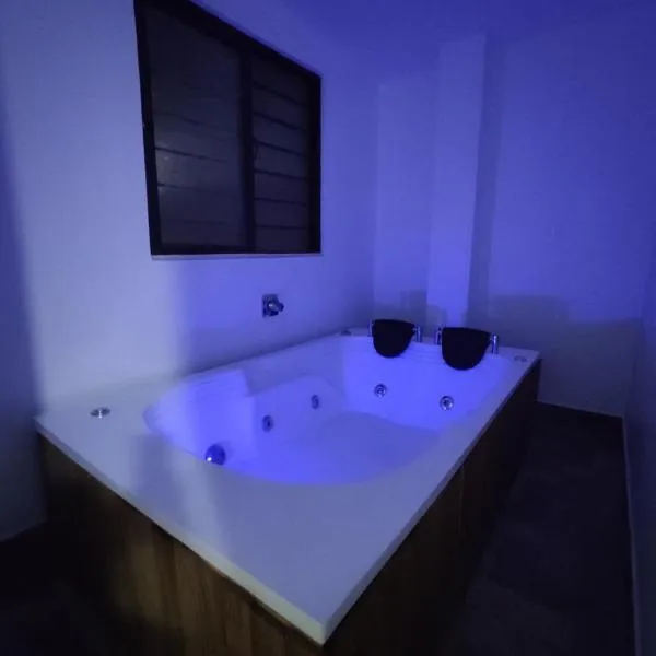 Apartamento con jacuzzi En Bello - Cerca a Medellín, hotel v destinaci Bello