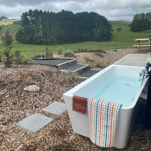 Soul Shack, with outdoor bath, hotel v destinaci Raglan
