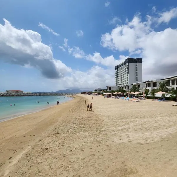 Mirage Bab Al Bahr Beach Resort, hotel in Rūl Ḑadnā