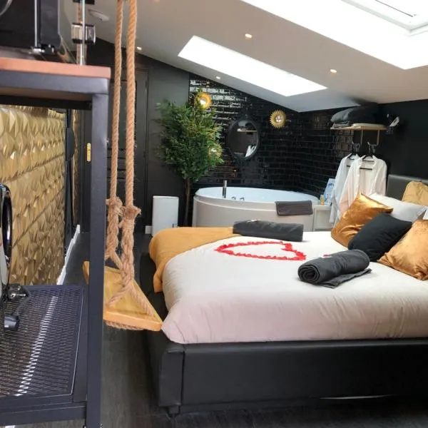 Playroom et Nuit Insolite, hotel em Aubie-et-Espessas
