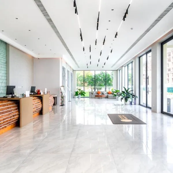 The Q Residence Vientiane: Vientiane şehrinde bir otel