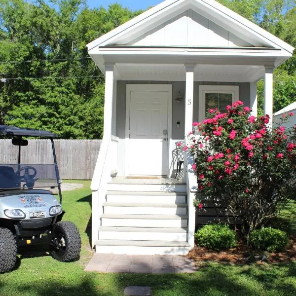 Best Cottage in Ocean Springs- GOLF CART INCLUDED!!!，海泉市的飯店