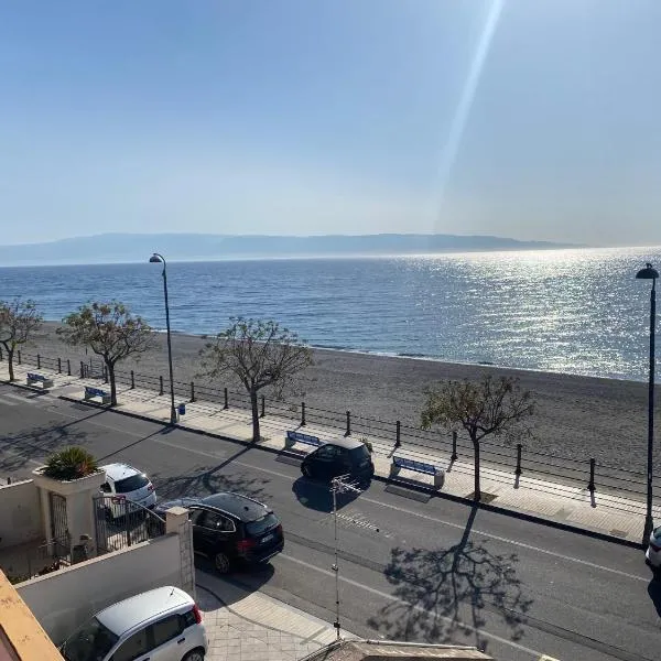 LA FINESTRA SUL MARE, ξενοδοχείο σε Ali Terme