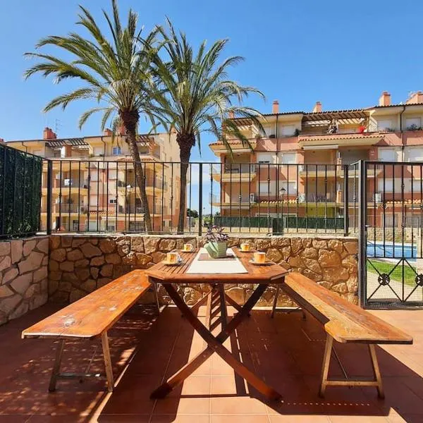Apartamento en la playa de Les Cases de Alcanar, hotel in Alcanar