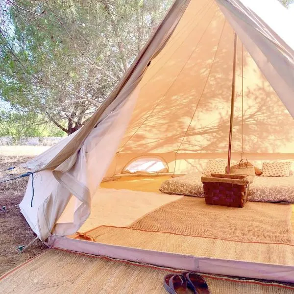 Glamping with Yoga and Natural Pool near Fuseta Beach, ξενοδοχείο σε Moncarapacho