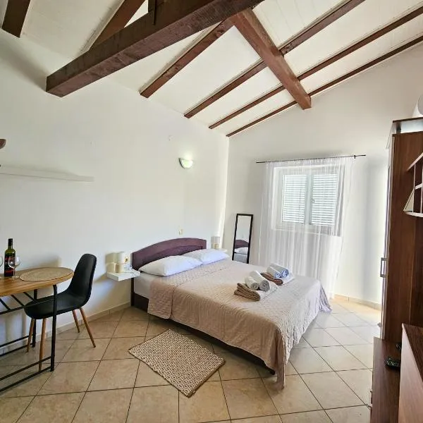 Apartments Mira 2, hotel v destinaci Baška