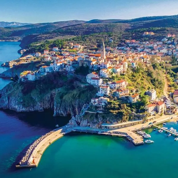 Charmig home near beach with see veiw, ξενοδοχείο σε Vrbnik